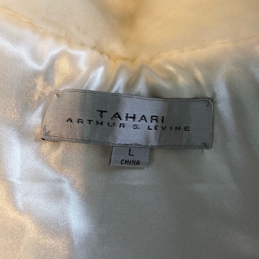 Tahari ASL Women’s White Faux Fur Cape Size L - Picture 7 of 8